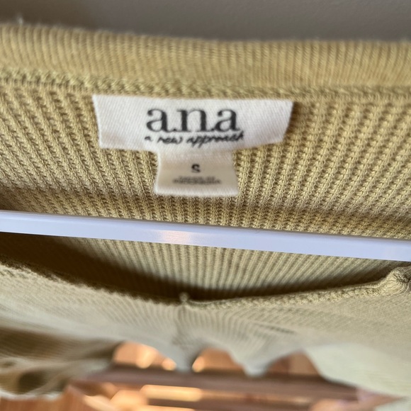 Sage green waffle knit long sleeve! Size small! - Picture 2 of 2